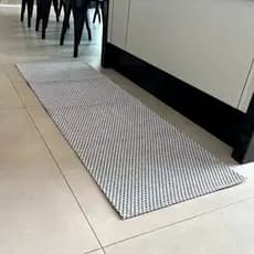 Passadeira 1,35m x 0,45m  Antiderrapante Decorativo Tecido Premium