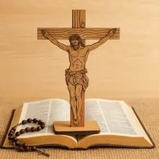 Crucifixo de Mesa em MDF – Kit Sagrado para Lar, Capela ou Presente Religioso