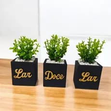 kit 03 vasinhos decorativos com plantinhas artificiais .Frase Lar doce  lar