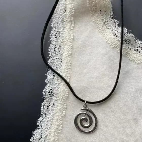 Colar Com Pingente Espiral Oca De Metal Y2K Design De Nicho , Corrente De Clavícula De Alta Qualidade , Estilo Legal , S