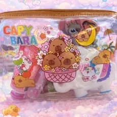 Kit Maquiagem Infantil Capivara Lilo & Stitch | Necessaire + Gloss + Creme para Mãos + Unhas + Sombra