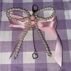 Chaveiro para Decoração de Bolsa Coquete - Pingente de Laço com Pérolas