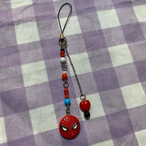 Pingente de Celular Phone Charm Pendurado do Homem Aranha Miranha Vermelho | HEROIS DA MARVEL