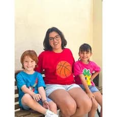 Camiseta Vermelha Infantil e Adulto Davi 3 Palavrinhas  Estampa Bola de Basquete