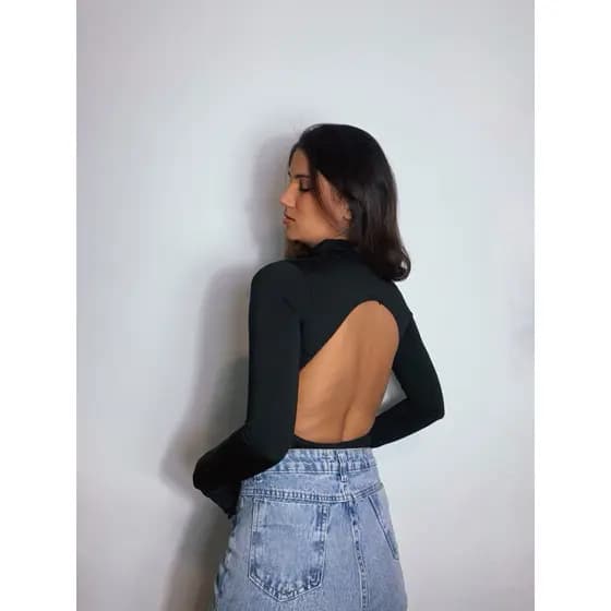 Body manga longa gola alta com decote nas costas