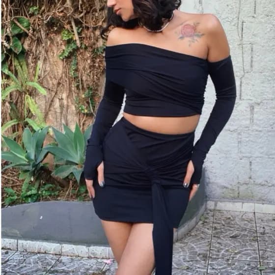 Conjunto Cropped manga longa assimetrico com saia tubinho com fita