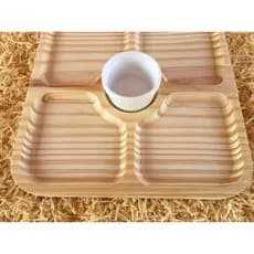 Petisqueira de madeira com Molheira ramekin frios mesa posta servir