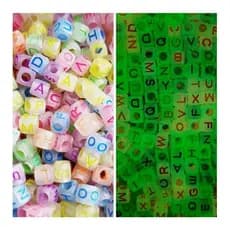 Miçanga Brilha No Escuro Letras Infantil Neon quadrada Aprox 210un