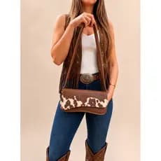 Bolsa Baguete de Ombro Feminina Country Estampa de Vaquinha Lançamento Ana Castela