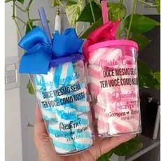 04 COPOS DE ACRÍLICO PERSONALIZADOS COM TAMPA E CANUDO - 480 ML