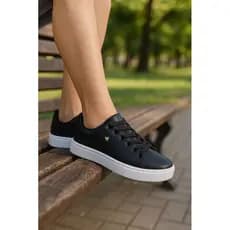 TÊNIS FEMININO CASUAL DIA DIA PRETO COM PINGENTE CORAÇÃO METAL