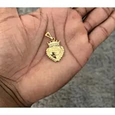 Pingente Jesus é o dono do lugar banhado a ouro 18k