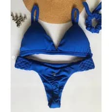 BIQUÍNI FIXO COM FECHO, REGULAGEM NAS ALÇAS CALCINHA EMPINA BUMBUM SEMI FIO AZUL ROYAL TECIDO COM TEXTURA