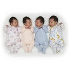 Kit 4 Macacão Bebê Antialégico com Ziper Pijama Liso e Estampado com Pé Reversível