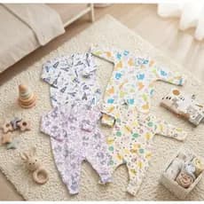 Macacão Bebê Malha Suedine Manga Longa com Zíper Pijama Antialérgico com Pé Reversível ?