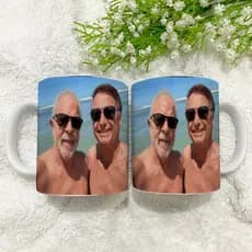 Caneca meme Lula e Bolsonaro na praia