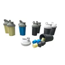 Chaveiros Shakeira kit com 15 unidades Coqueteleira Container