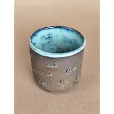 Copo de café em cerâmica artesanal.