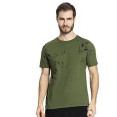 Camiseta masculina verde  com estampa folhagem