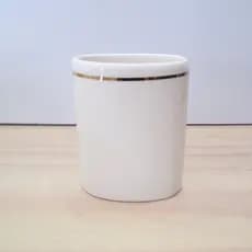 Porta Pentes Porcelana Creme com Filete Ouro Escovas de Cabelo ,Tesourinha, Escovas de Dentes , Porta Treco , Lavabo