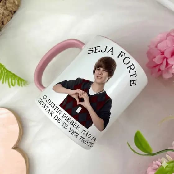 Caneca Personalizada Seja Forte Vários Artistas Justin Bieber Luan Santana Taylor Swift Presente Motivacional