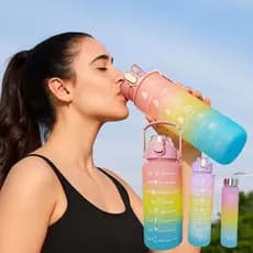 Kit 3 Squeezes Coloridos 2L 900ml 300ml com Canudo e Adesivos para Água e Academia Garrafa