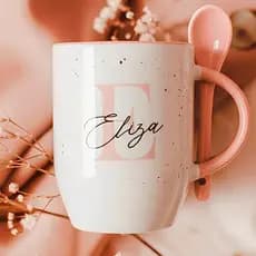 Caneca de Porcelana 325ml Personalizada com Colher - Inicial e Nome -Xícara para Chá/Café - Presente Lindo Exclusivo