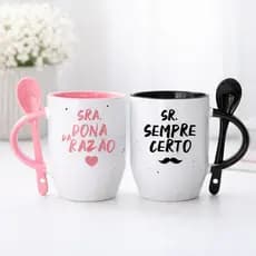 Kit 2 Canecas Casal Personalizadas com Colher – Sr e Sra / Sempre Certo – Presente Criativo