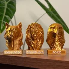 Escultura Decorativa Águia Leão Lobo 15cm Dourada Moderna para Sala e Escritório