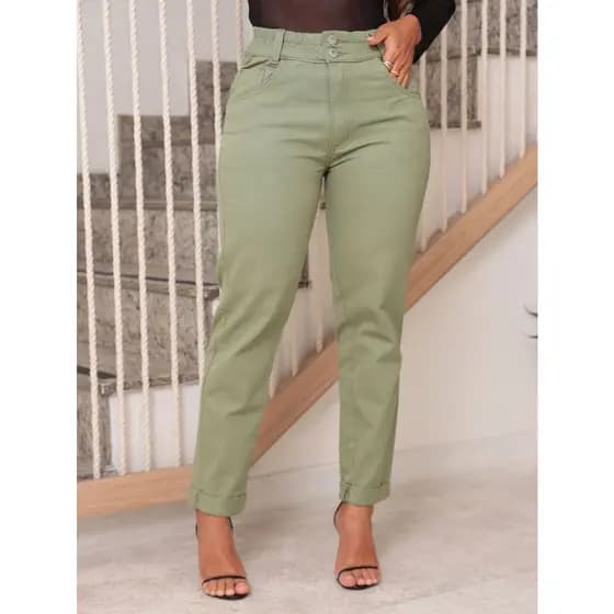 Calça Mom Jeans com Elástico no Cós e Barra Dobrada