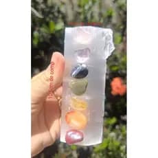 Bastão de Selenita Branca com pedras dos 7 chakras