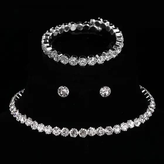 Moda 4Pcs/Set Conjunto De Jóias De Cristal Feminino Pulseira De Encanto Cavilha Brinco De Zircônio Branco Necklace .