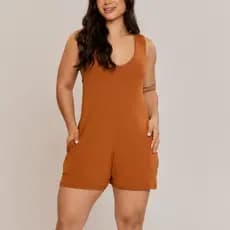 Macaquinho Curto Feminino em Viscolycra com Decote em V e Bolsos Laterais Casual Confortável Verão