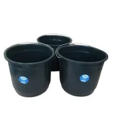 Balde plástico 7 litros com alça de metal, na cor preta Kit com 3 Unidades.