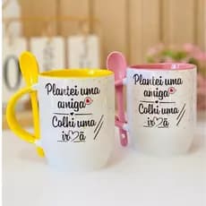 Caneca personalizada com colher Plantei uma amiga, colhi uma irmã, caneca amizade.