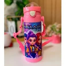 garrafinha infantil de GUERREIRAS DO KPOP, garrafa termica personalizada com nome Guerreiras do Kpop