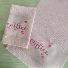 Toalha de rosto bordada com nome escola  presente lavabo toalhinha personalizada