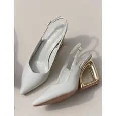 Sandália feminina com detalhe dourado orgânico. Sandália para mulheres com pé grande e pequeno. Sandália inverno