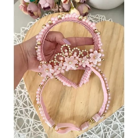 Tiara mãe ou tiara filha rosa.