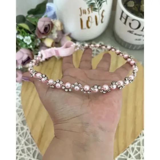 Tiara bebê strass com pérolas rosa.
