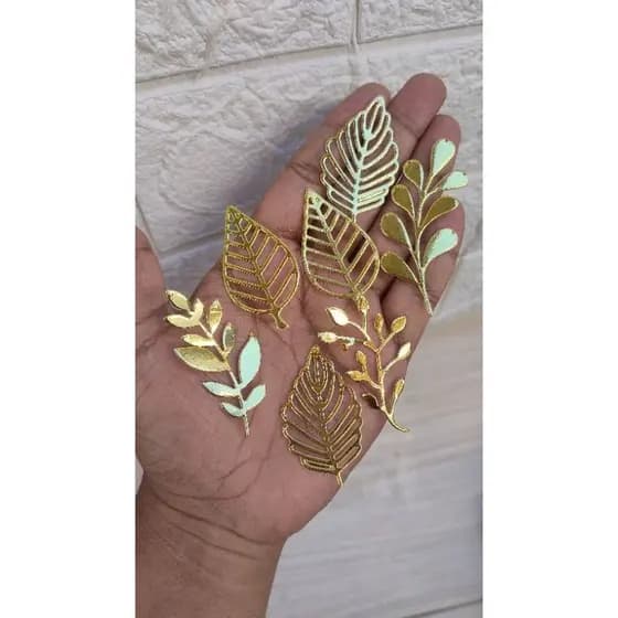 Aplique  Folhas vazadas douradas em papel Lamicote /Folhas para flor/ folhas para topper