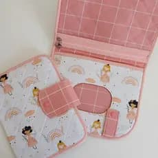 Kit Porta caderneta de Vacinação + Necessaire do bebê (Porta fralda e Lenço Umedecido)