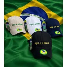 Boné do Brasil Aba Curva Bandeira Bordado frase Aqui é o Brasil ideal para Copa Mundo Seleção Brasileira Regulagem.