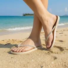 Chinelo Dedo Praia Feminino Tira Brilho Strass Glitter Antiderrapante Brasil Praia Verão Férias.....