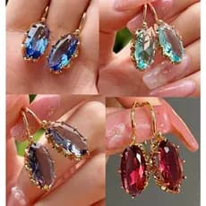 Brincos gancho Dourado, Banho de Ouro e pedras Sintéticas, nas cores, Vermelho, Lilás, Azul Médio e Claro.