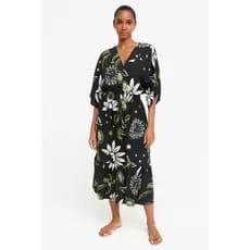 vestido longo preto manga estampa tropical