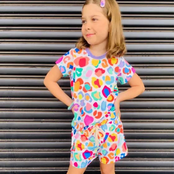 Conjunto Estiloso Menina Onça Colorida Verão Conforto