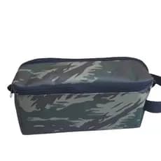 Estojo escolar , necessaire grande , com bolso frontal com ziper , porta tralha de pesca em nyloon , 24x10x12 , 17,90.