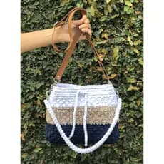 Bolsa Lia de ombro em fio de malha