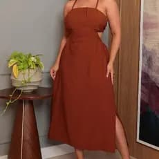 vestido liso com fendas laterais